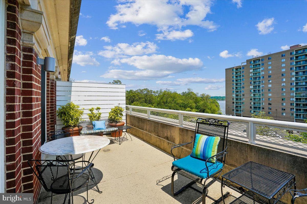 635 Slaters Lane #301 photo 31
