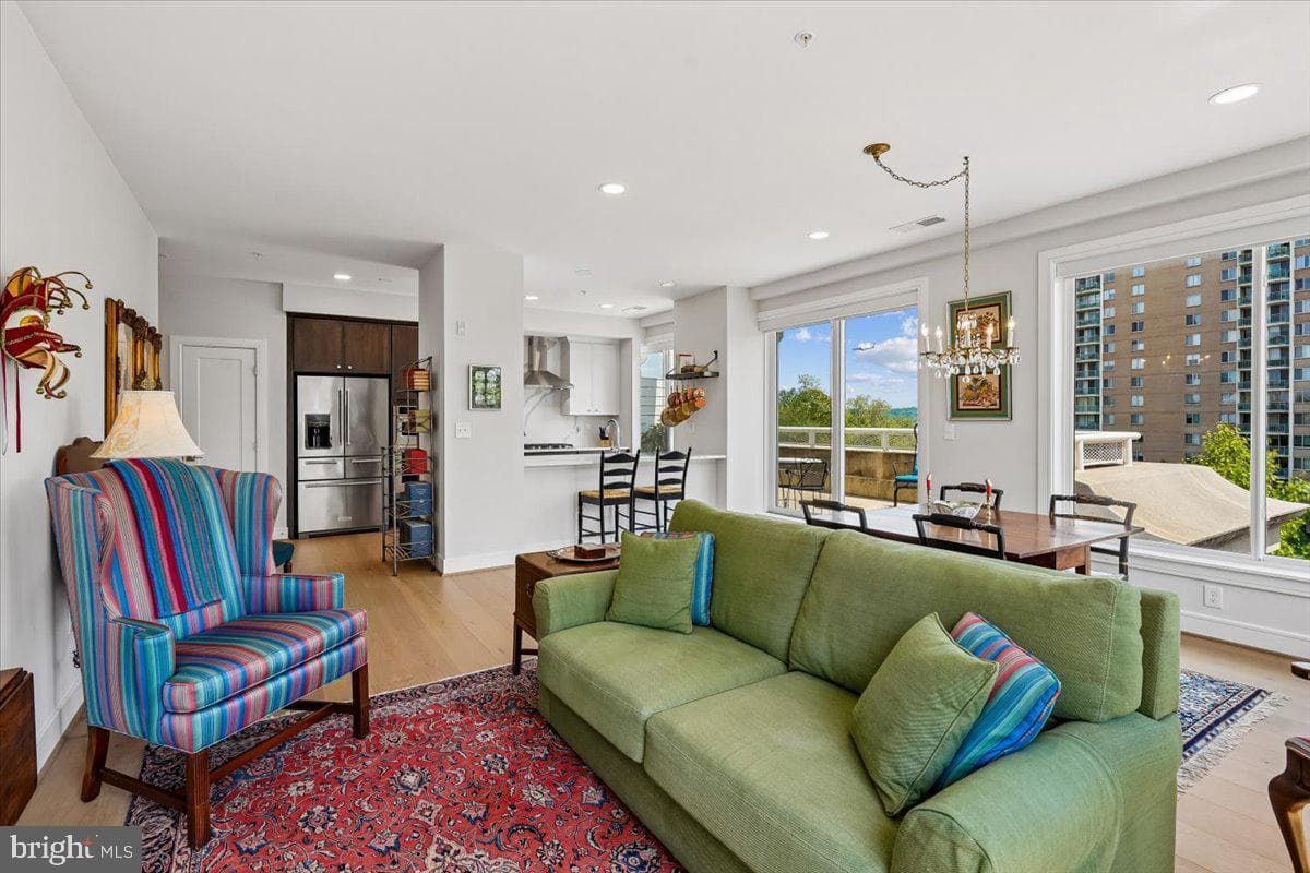 635 Slaters Lane #301 photo 4