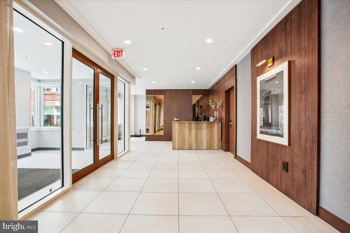 635 Slaters Lane #301 photo 41