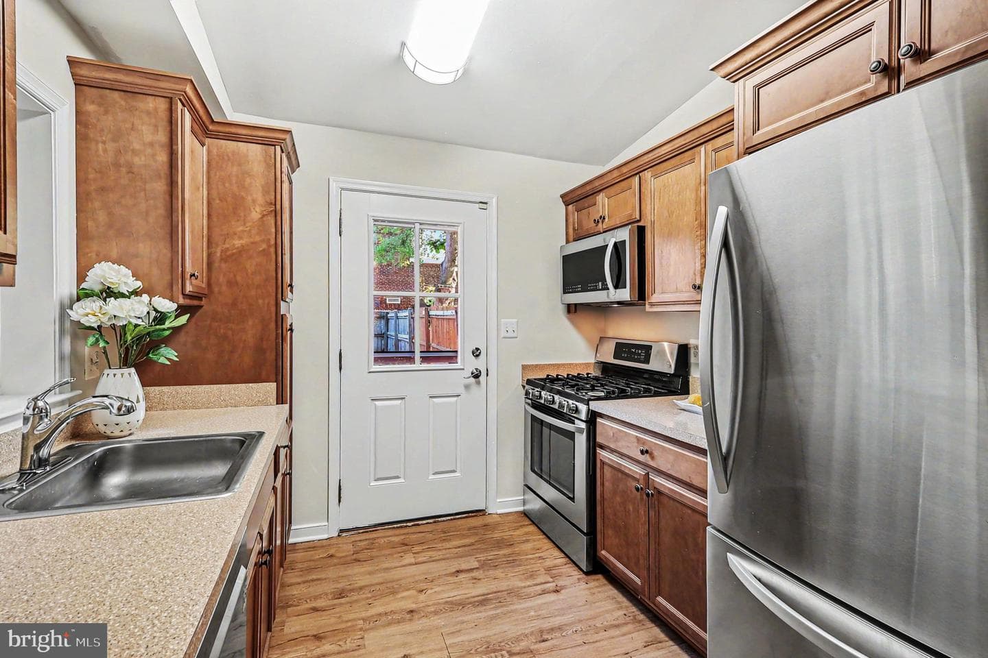 1216 Princess Street photo 11