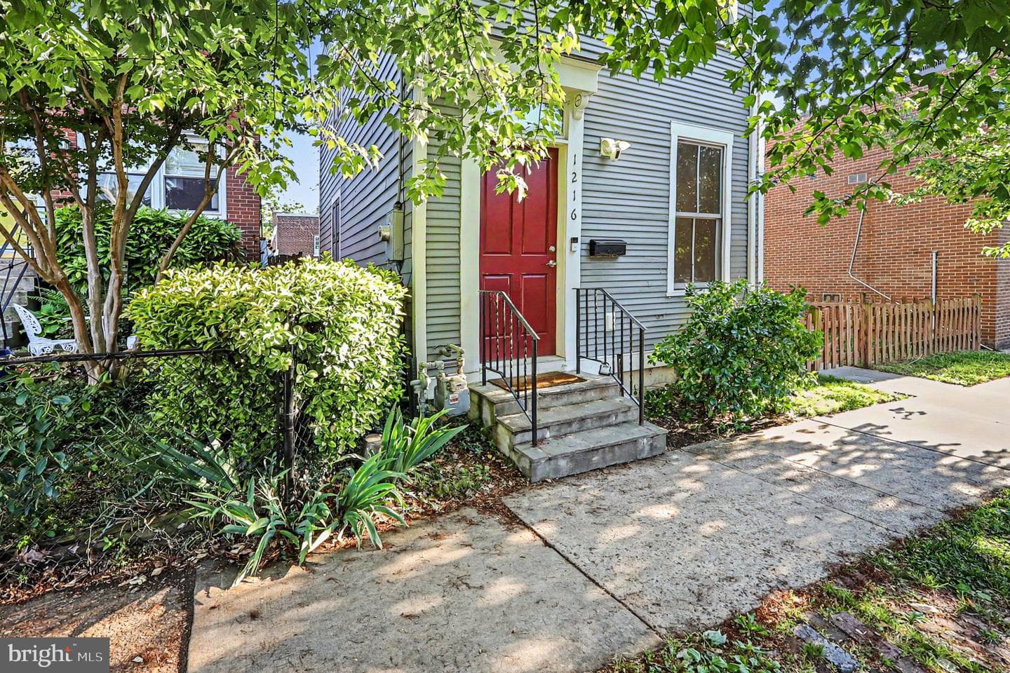 1216 Princess Street photo 2