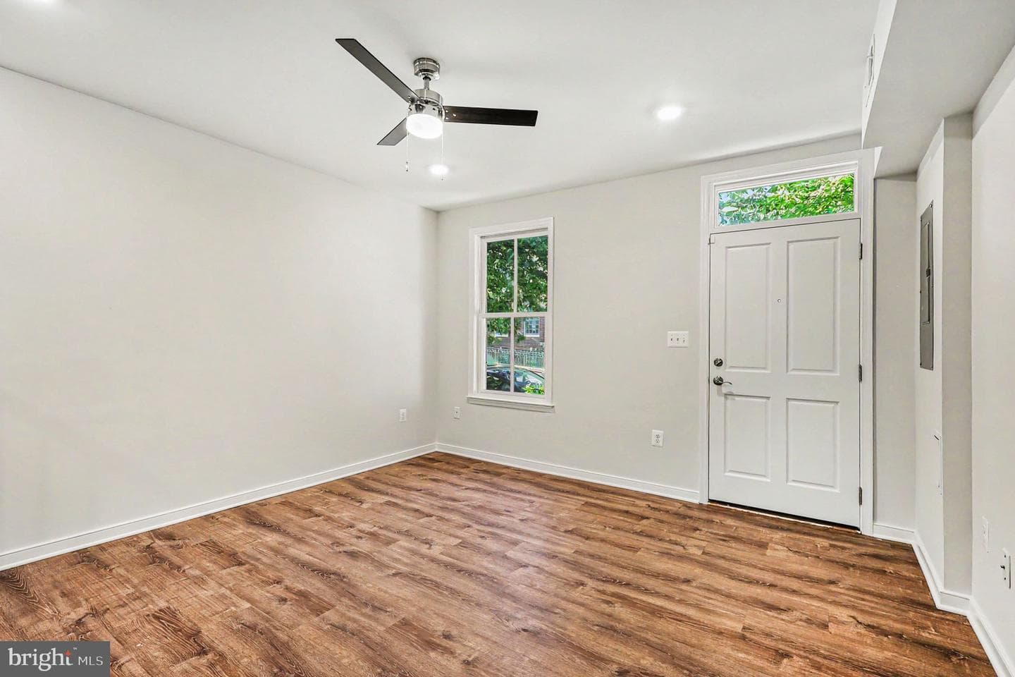 1216 Princess Street photo 3