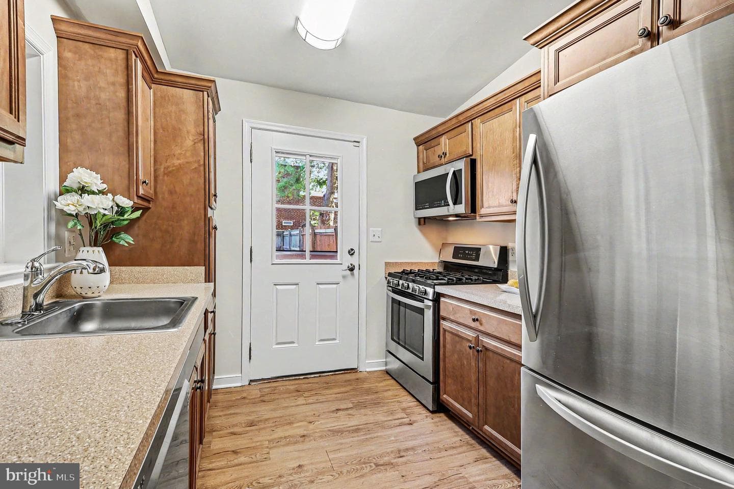 1216 Princess Street photo 9