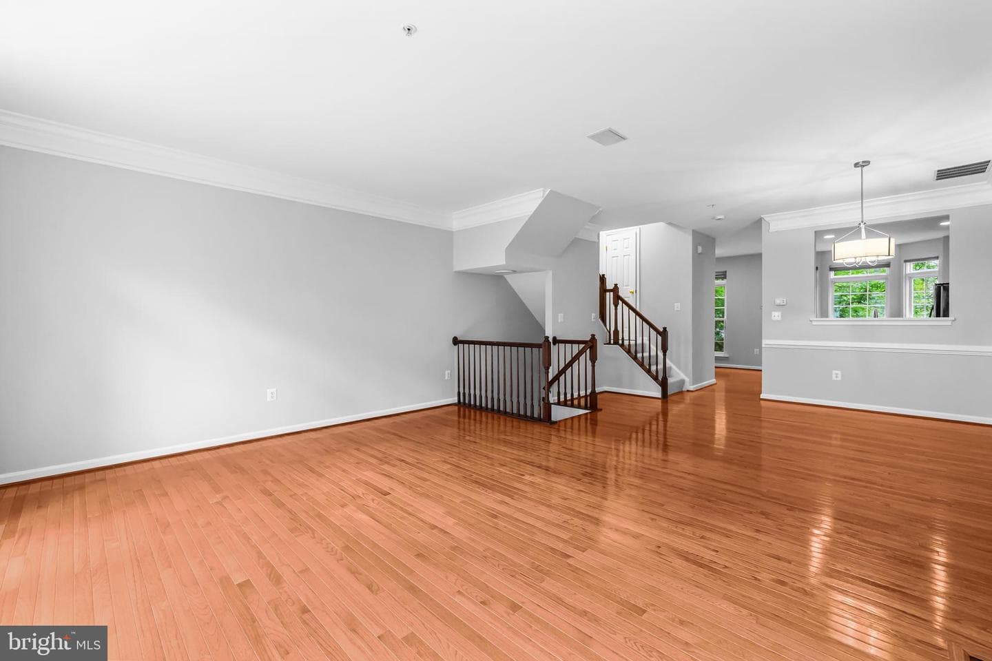120 Martin Lane photo 11