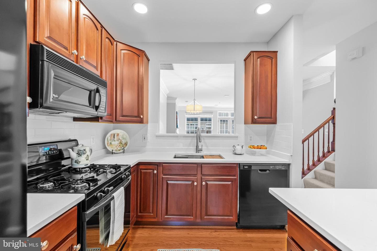 120 Martin Lane photo 24