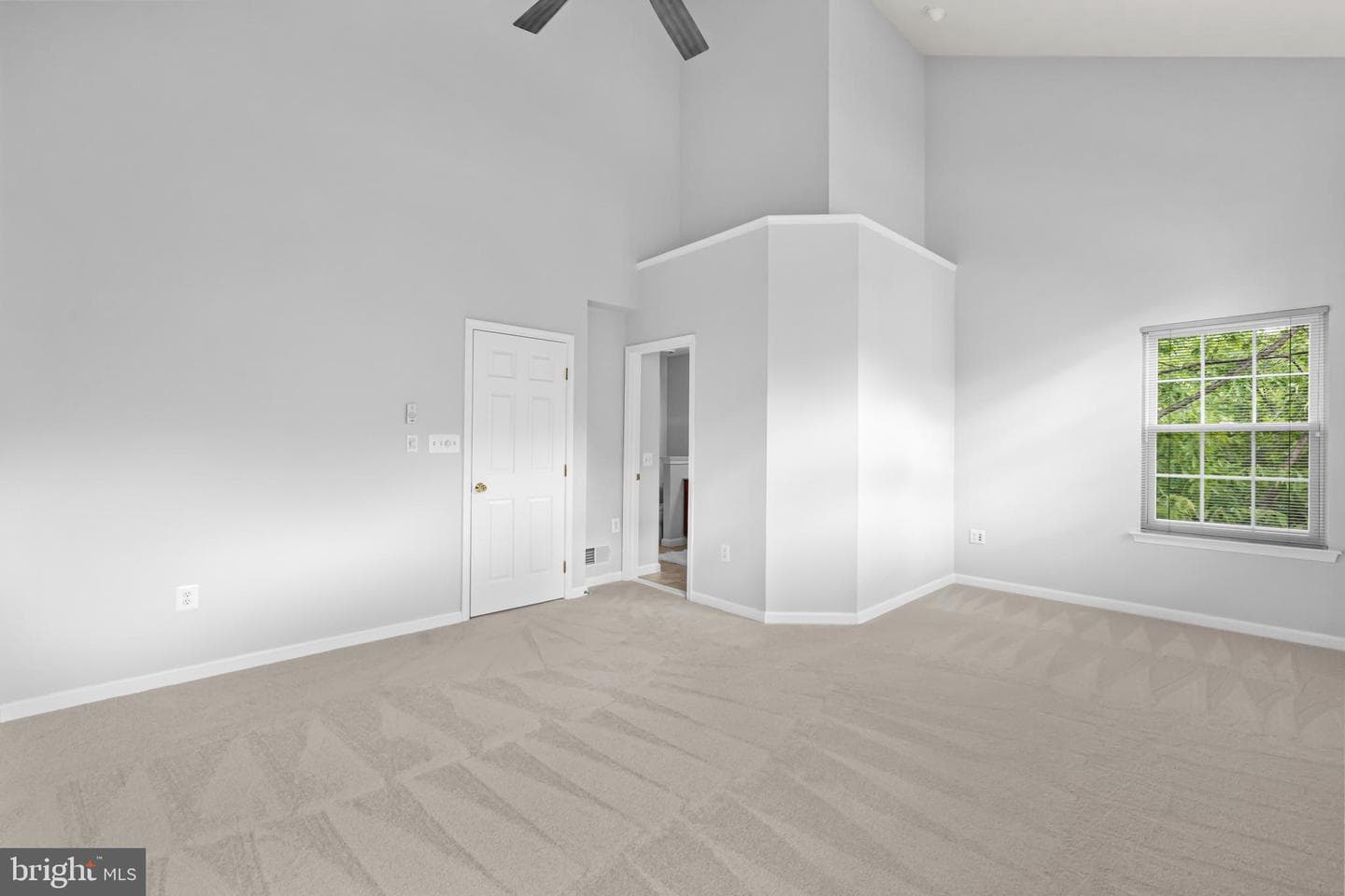 120 Martin Lane photo 32