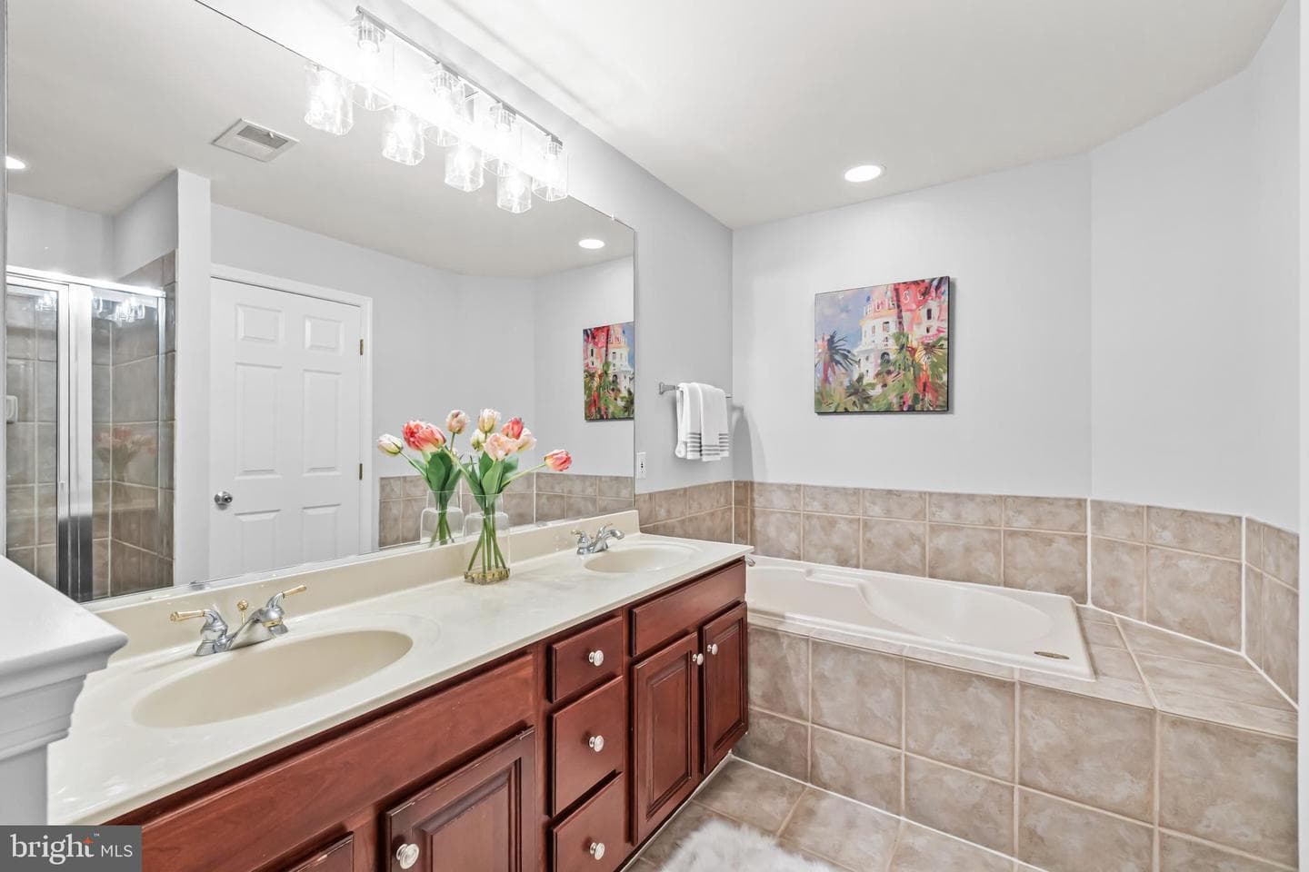 120 Martin Lane photo 35