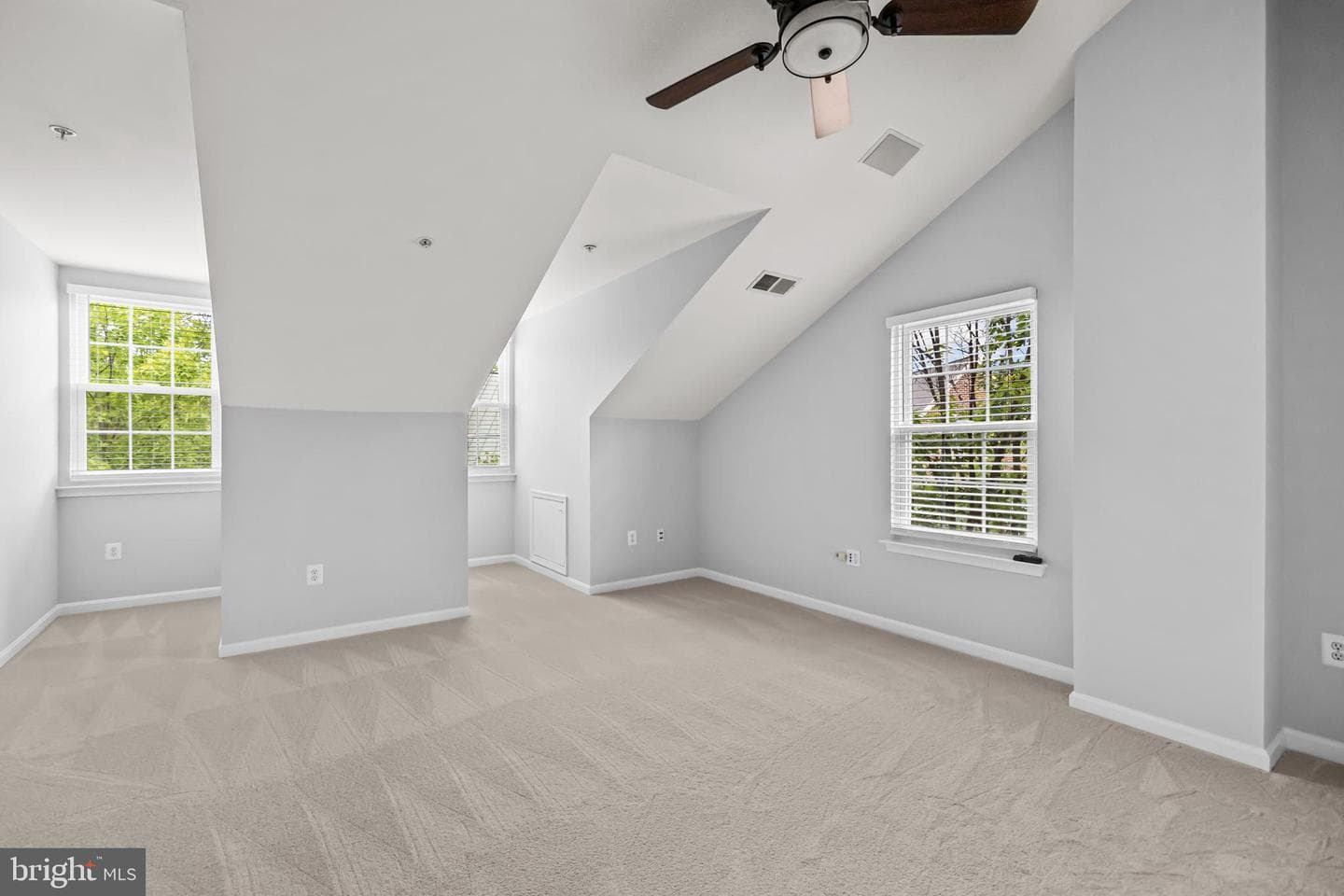120 Martin Lane photo 45