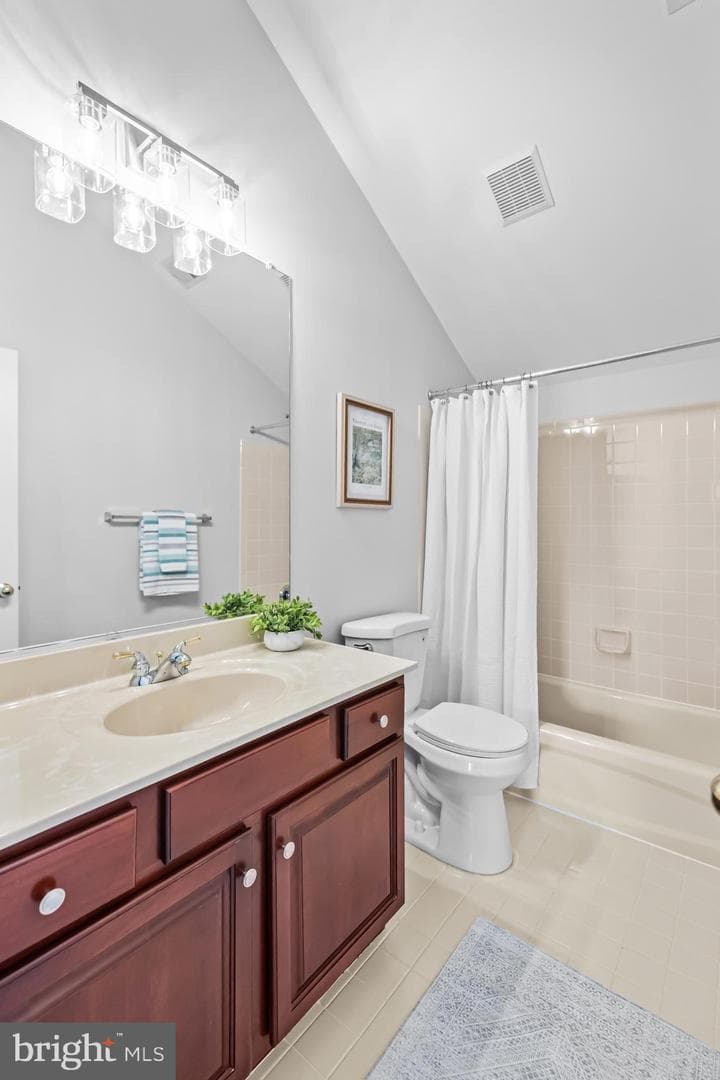 120 Martin Lane photo 50