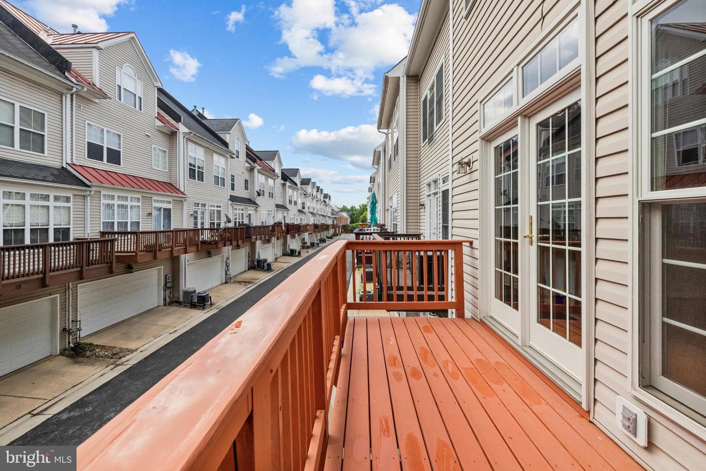 120 Martin Lane photo 53