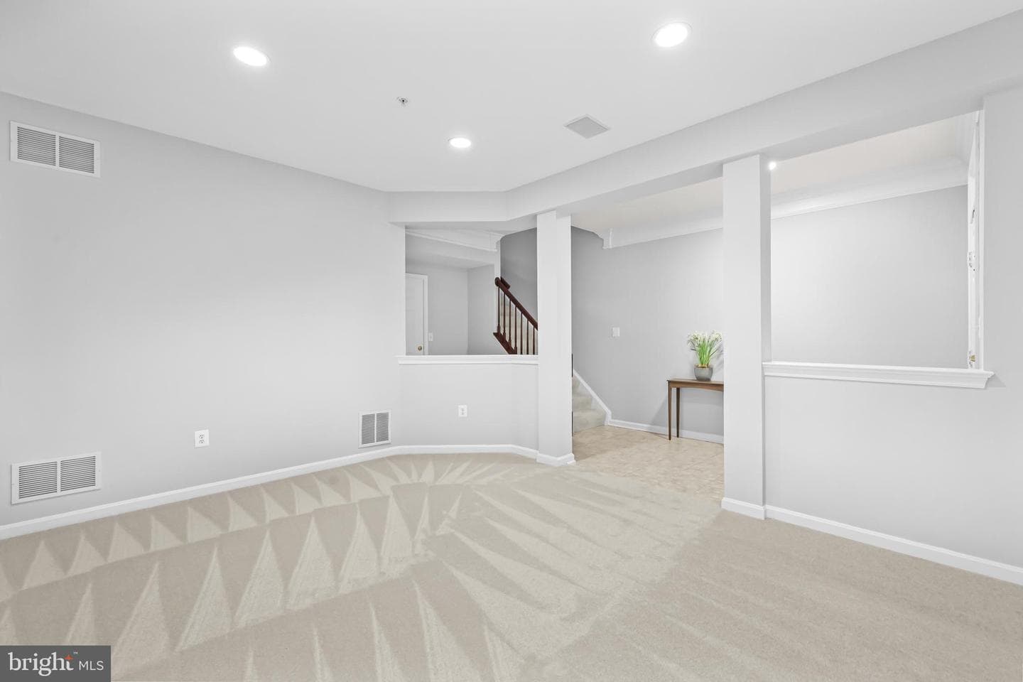 120 Martin Lane photo 8