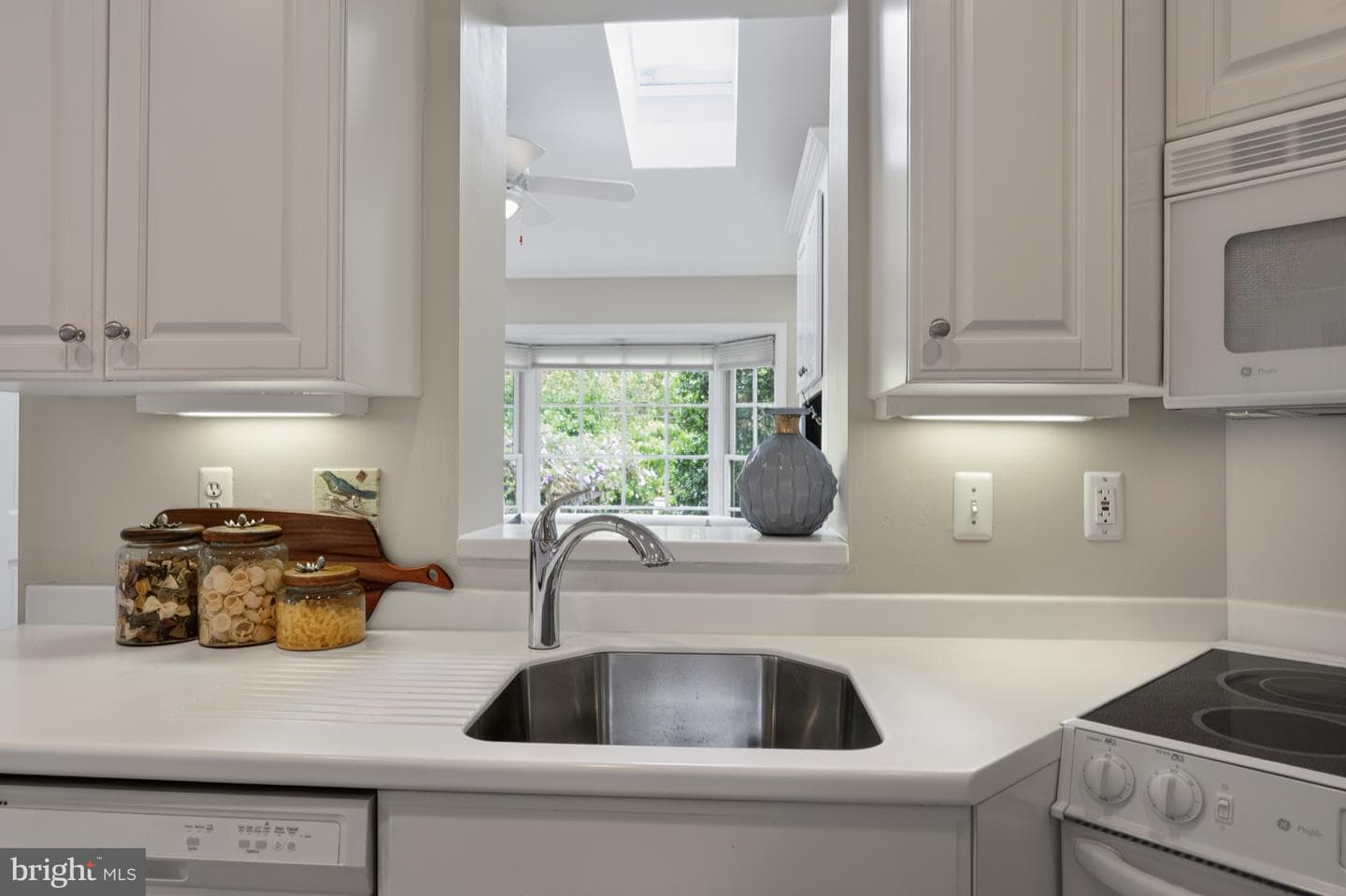 922 S Saint Asaph Street photo 23