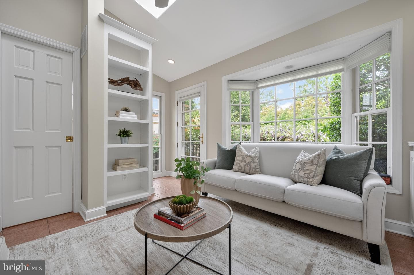 922 S Saint Asaph Street photo 28