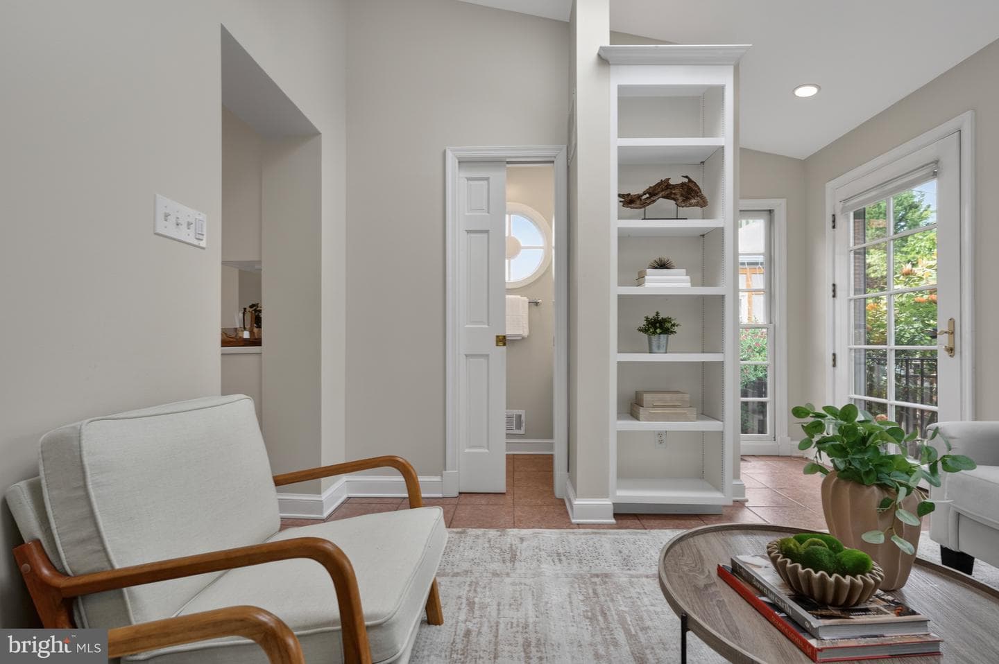 922 S Saint Asaph Street photo 29