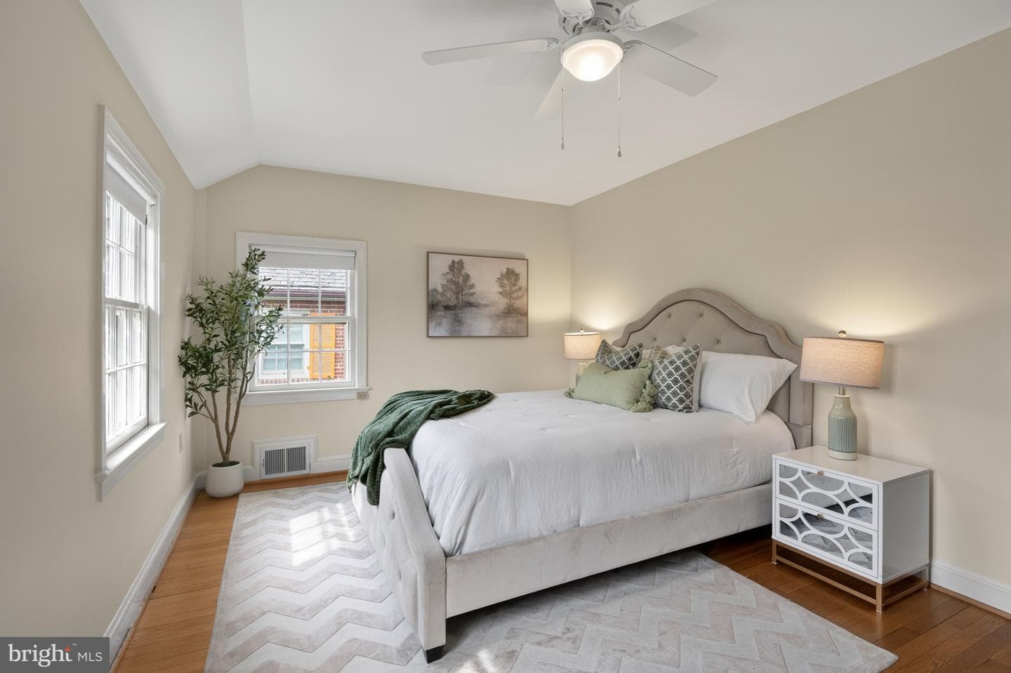 922 S Saint Asaph Street photo 32