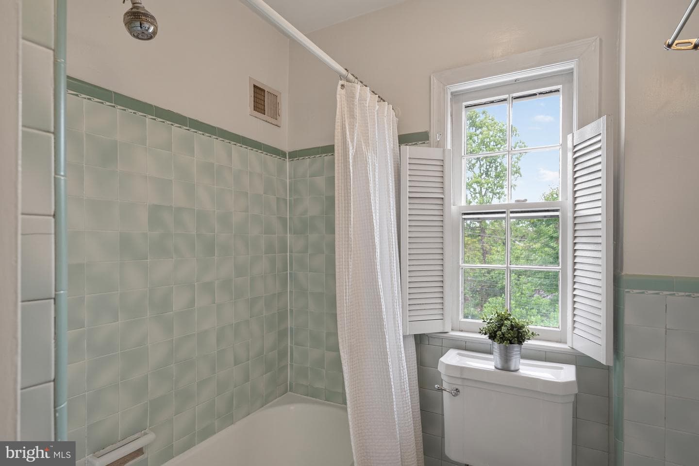 922 S Saint Asaph Street photo 39