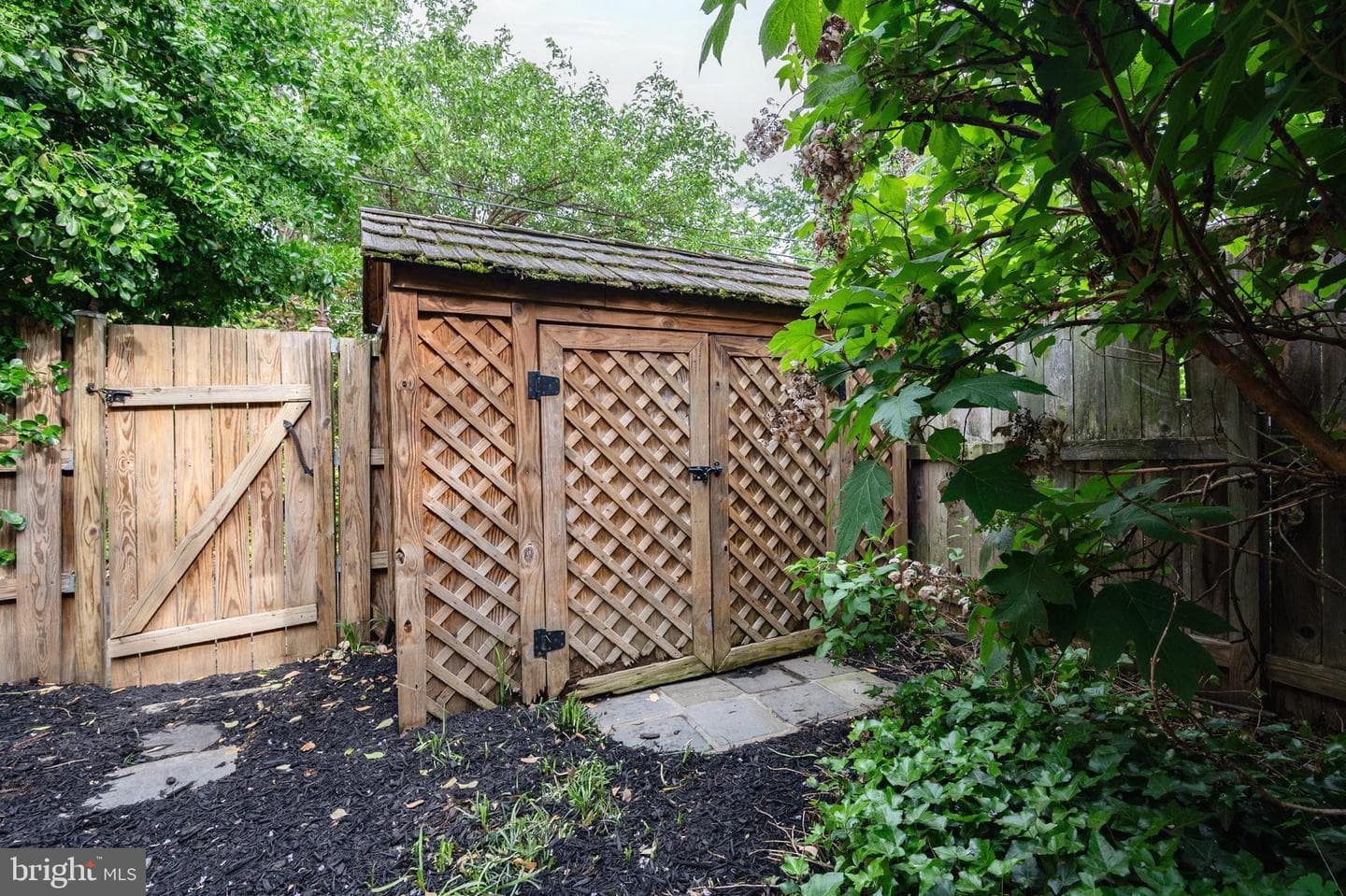 922 S Saint Asaph Street photo 63