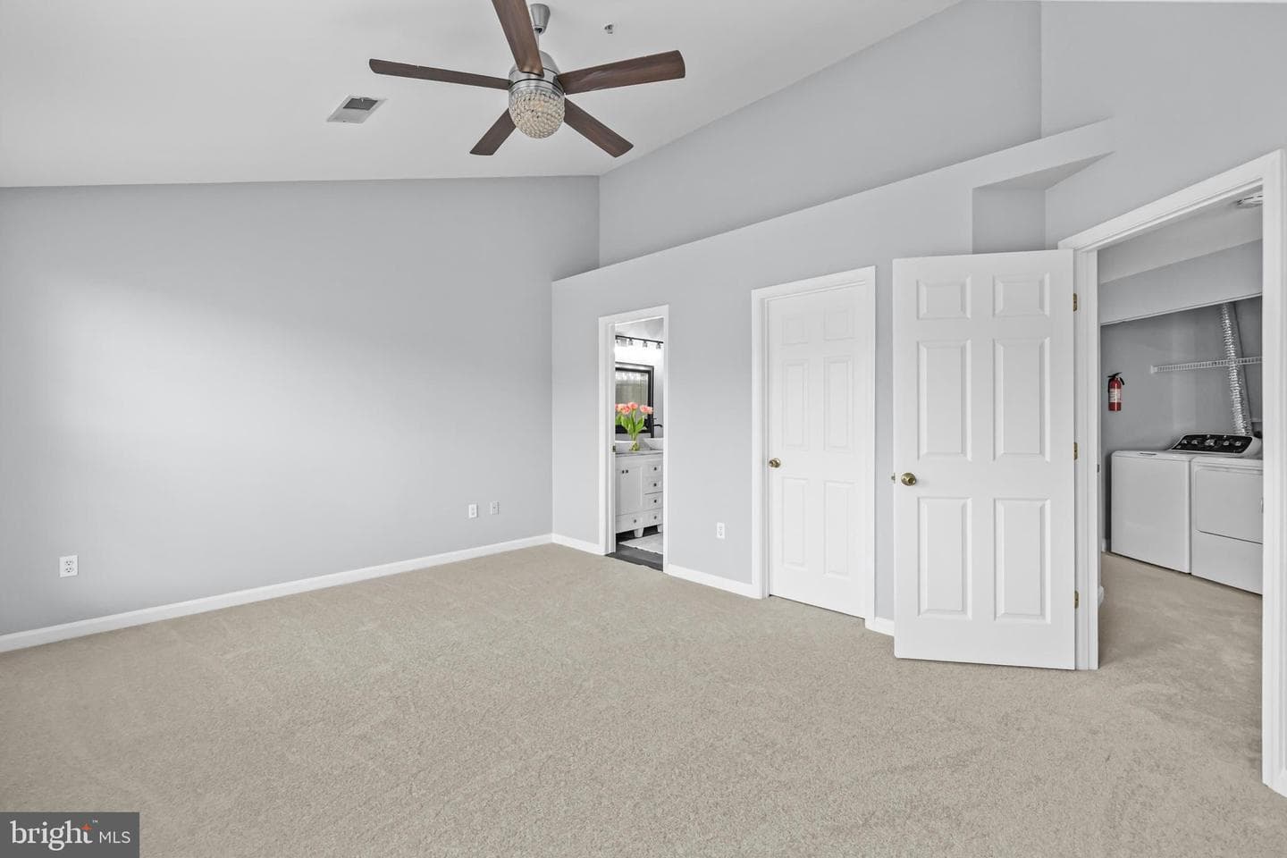 199 Martin Lane photo 35