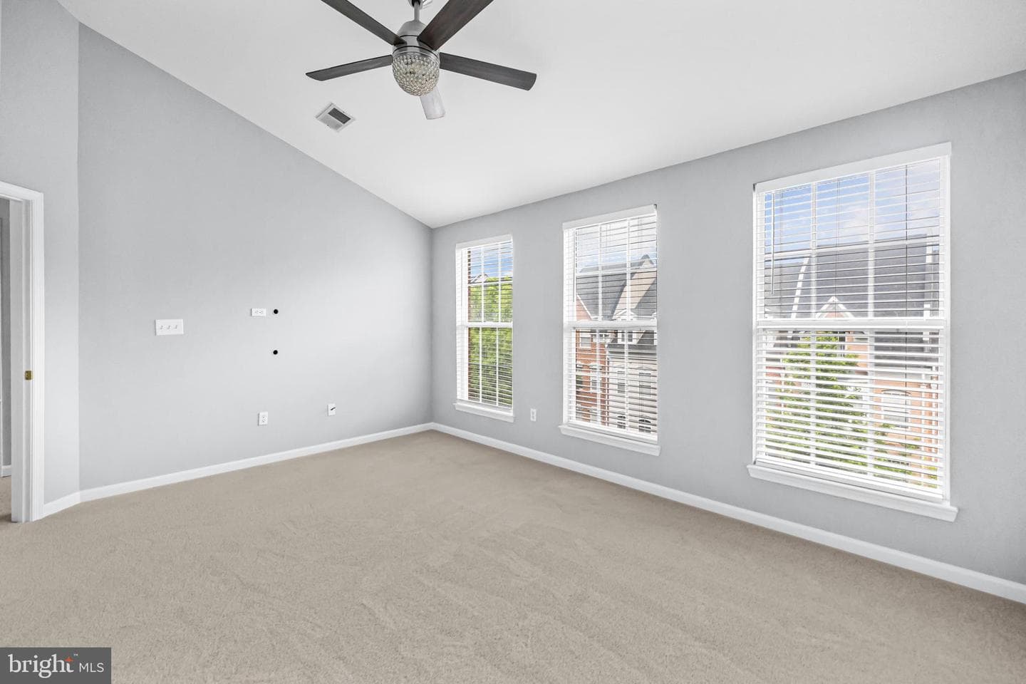 199 Martin Lane photo 36