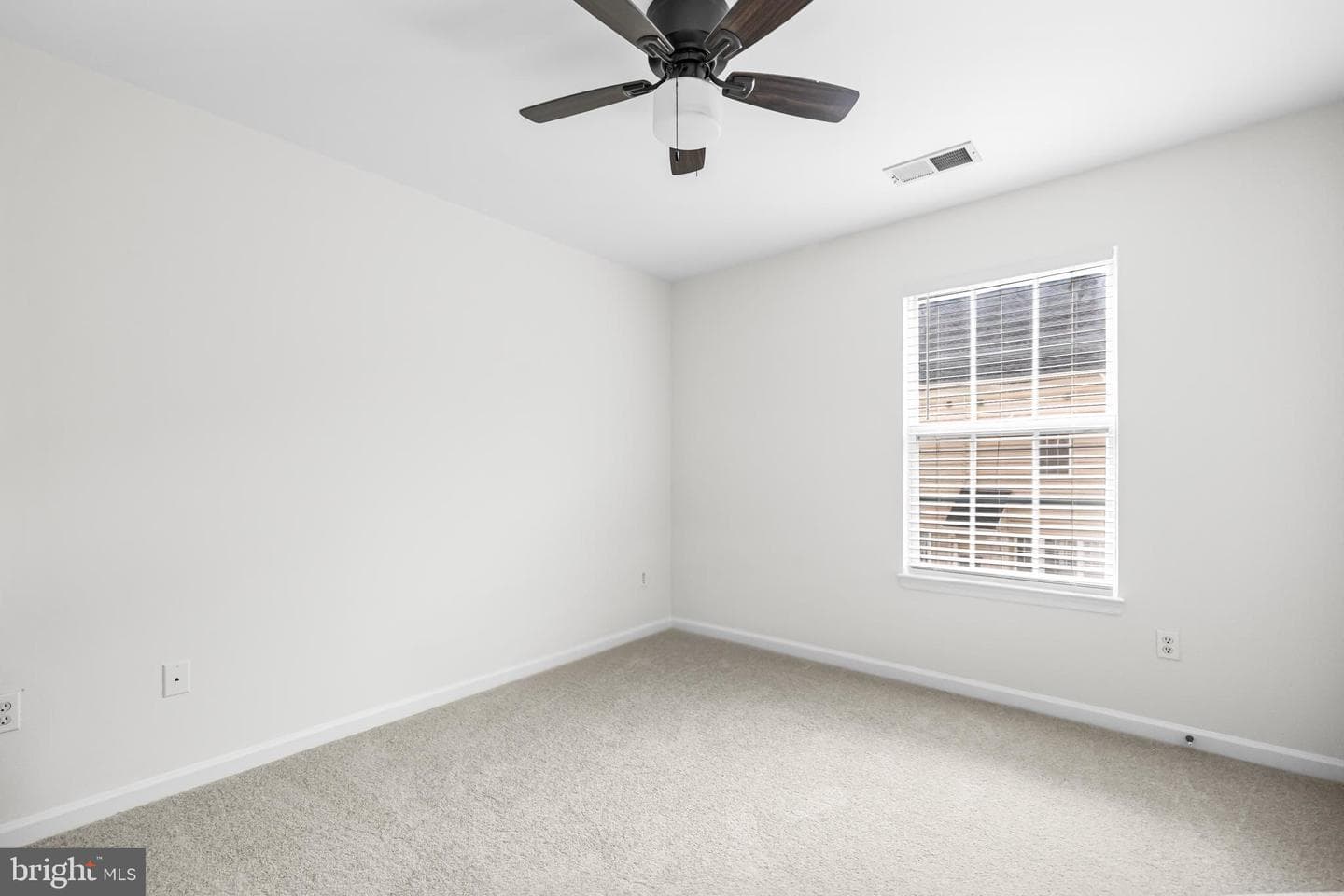 199 Martin Lane photo 49