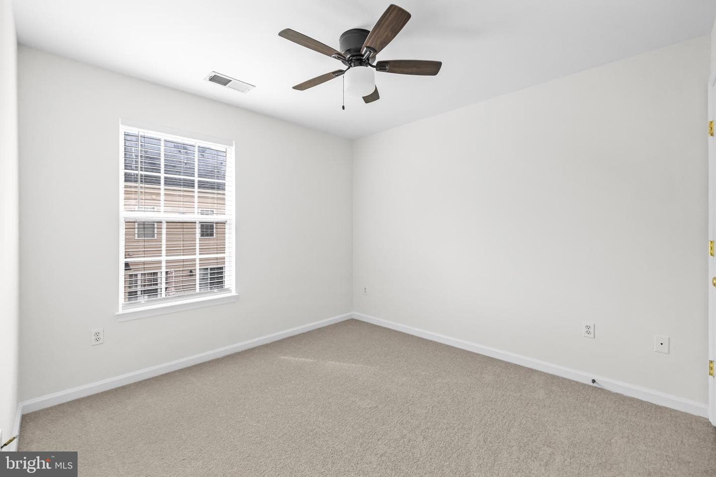 199 Martin Lane photo 51