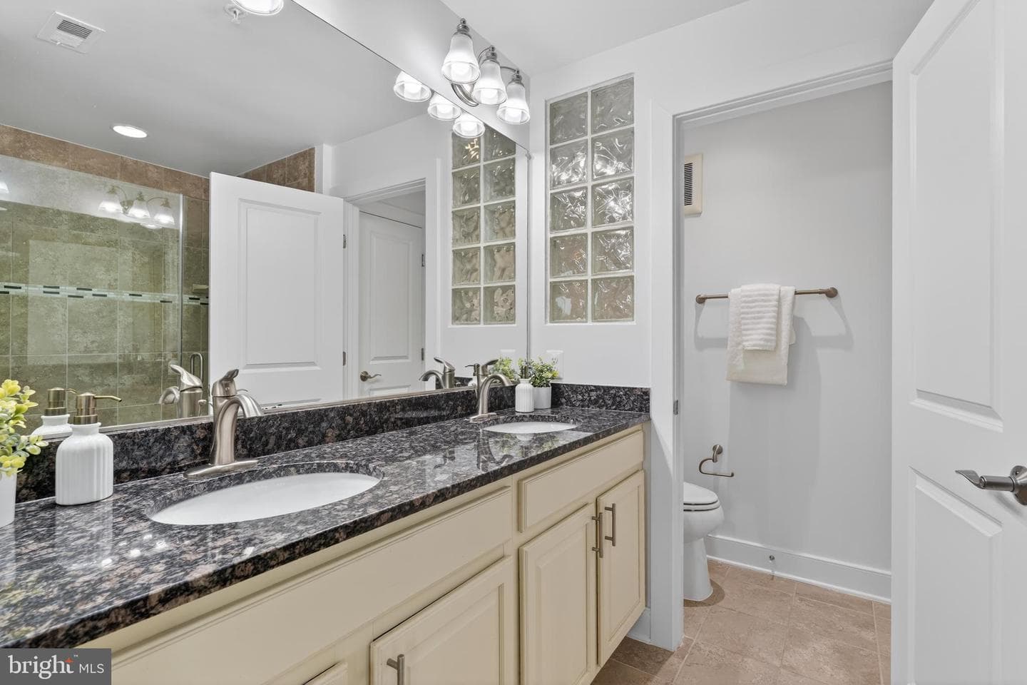 2413 Conoy Street photo 31