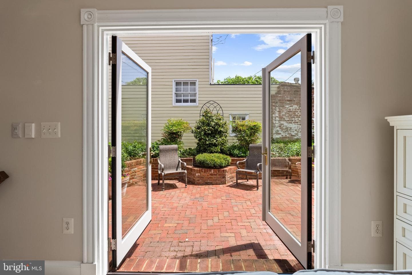 522 Queen Street photo 17