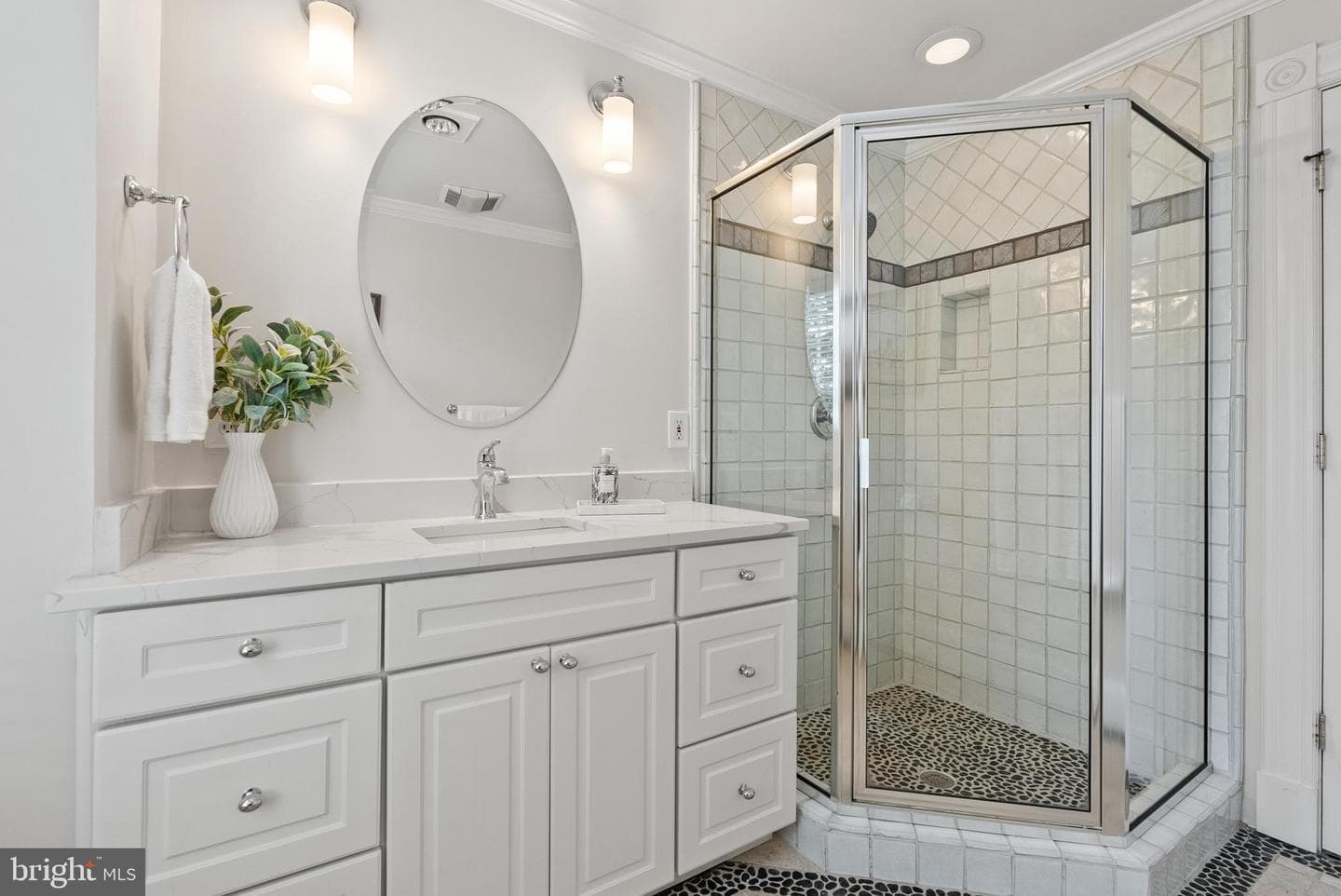 522 Queen Street photo 27