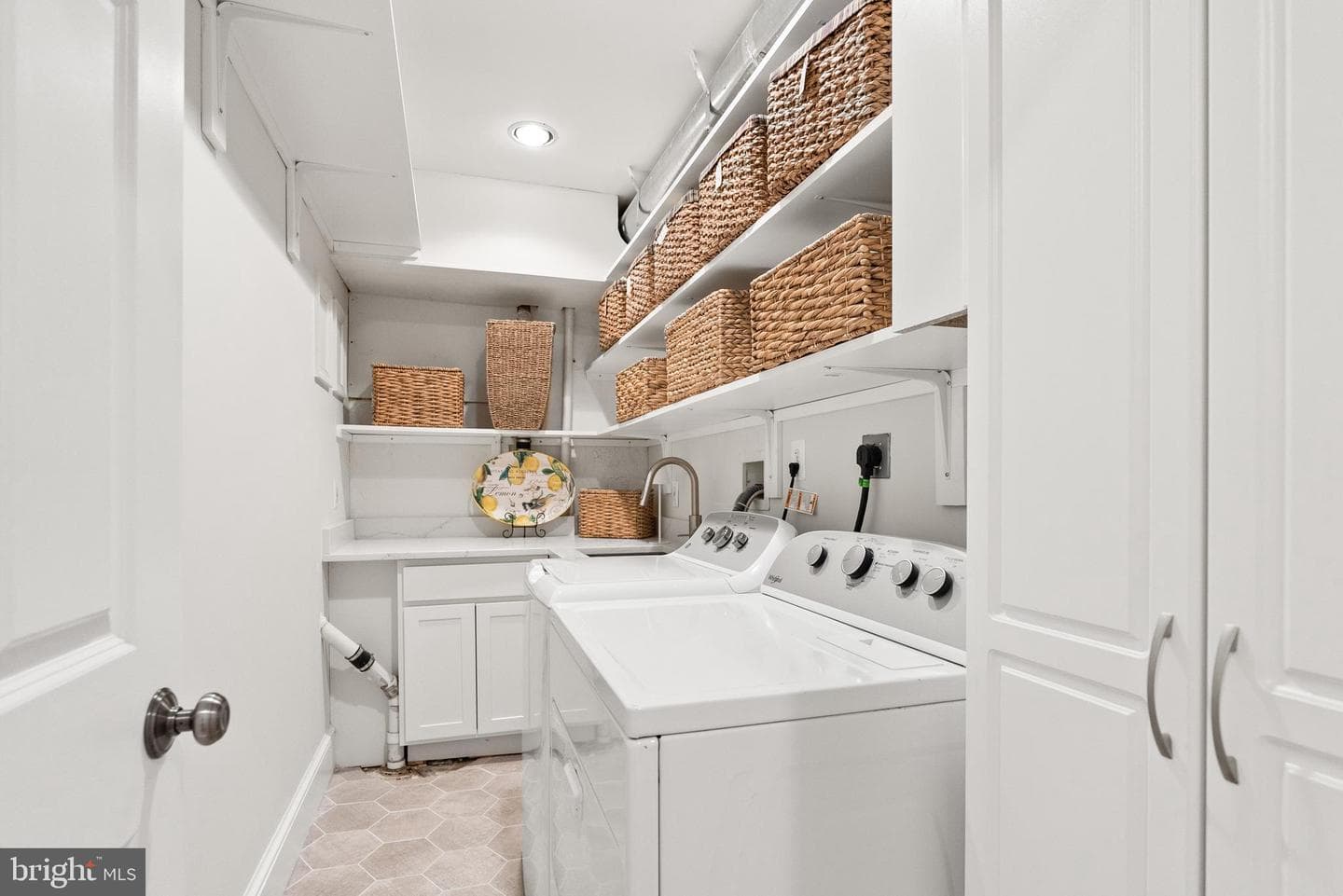522 Queen Street photo 32