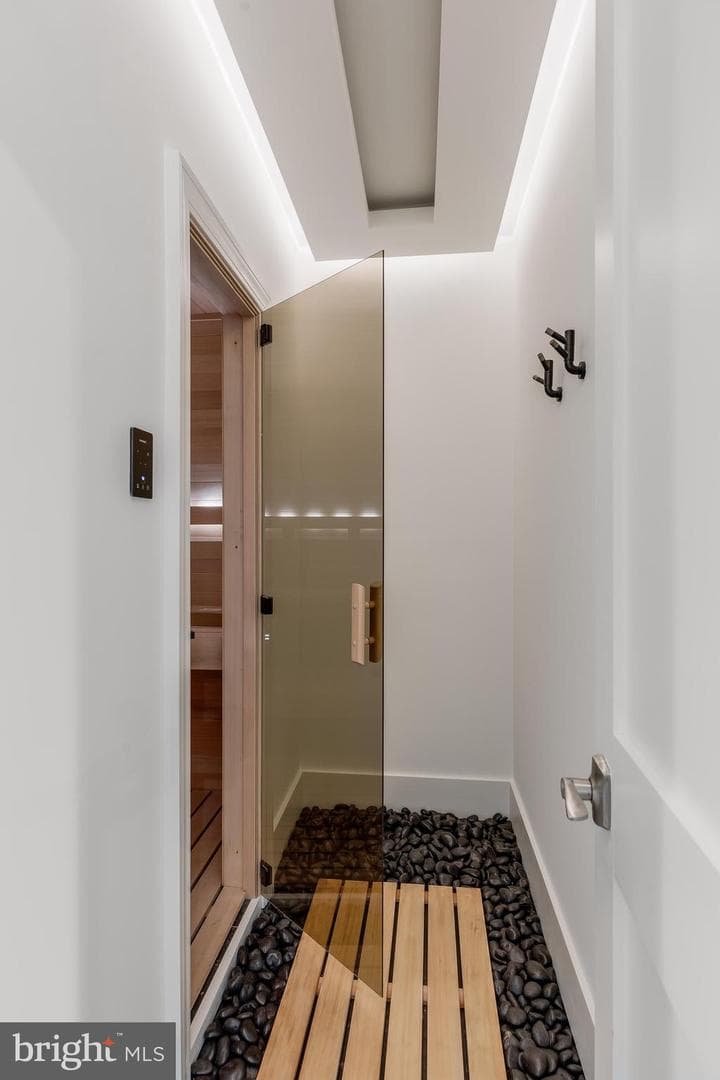 1231 N Pickett Street photo 35