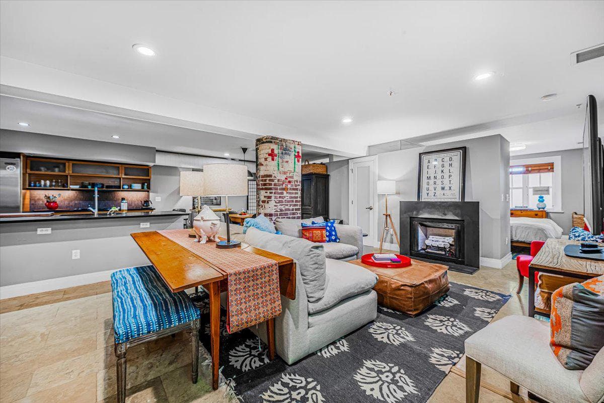 1210 Queen St #1 photo 10