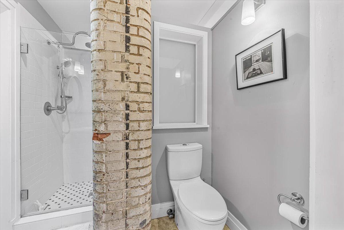 1210 Queen St #1 photo 31