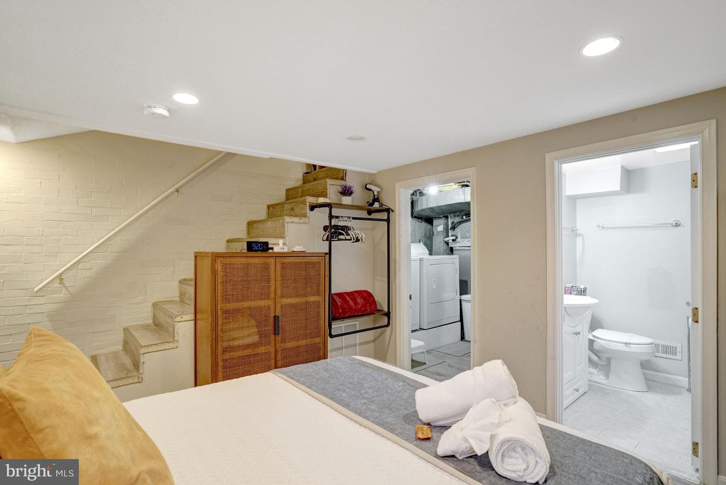 219 Buchanan Street photo 16