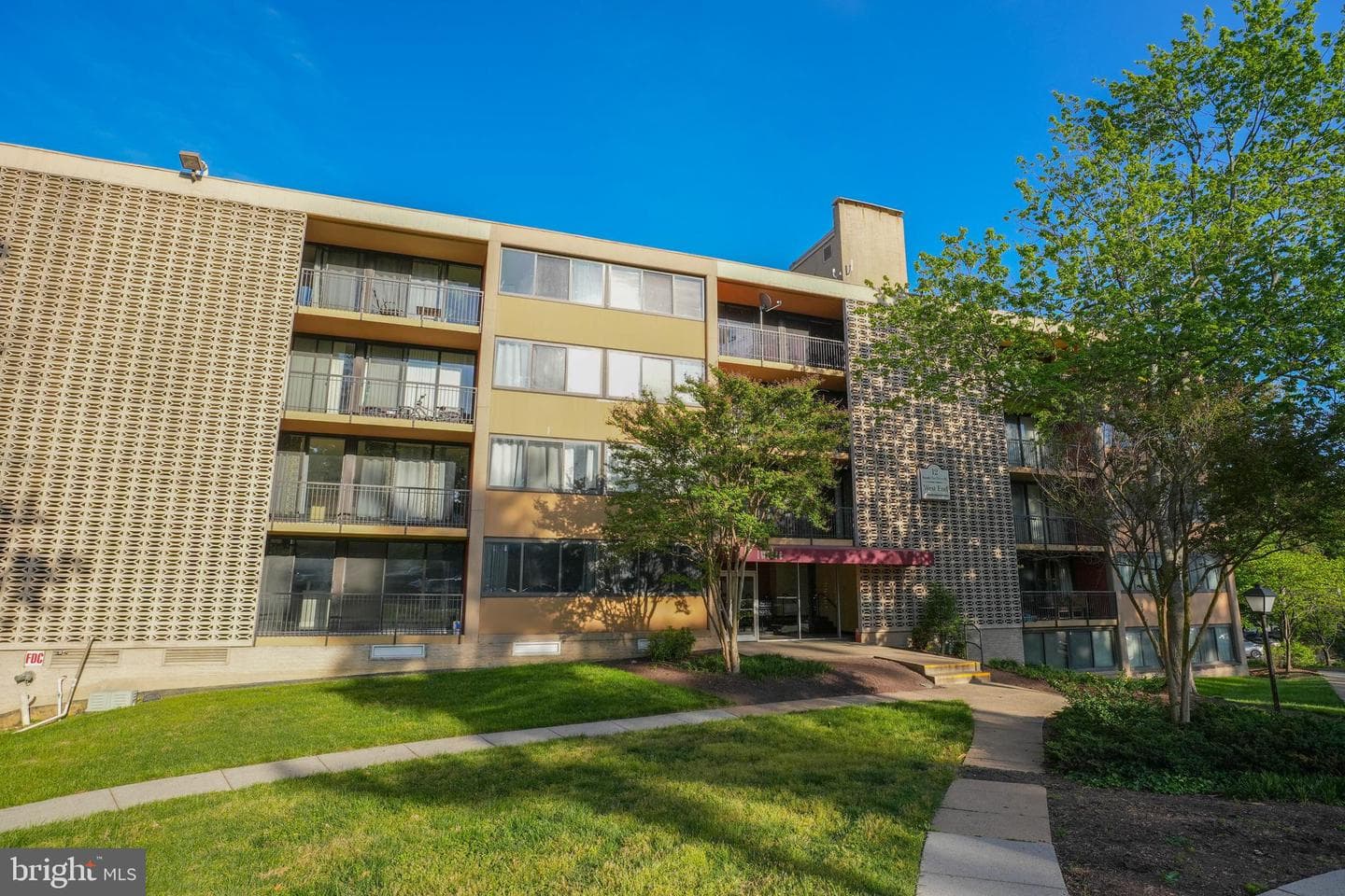 12 S Van Dorn Street #104, Alexandria