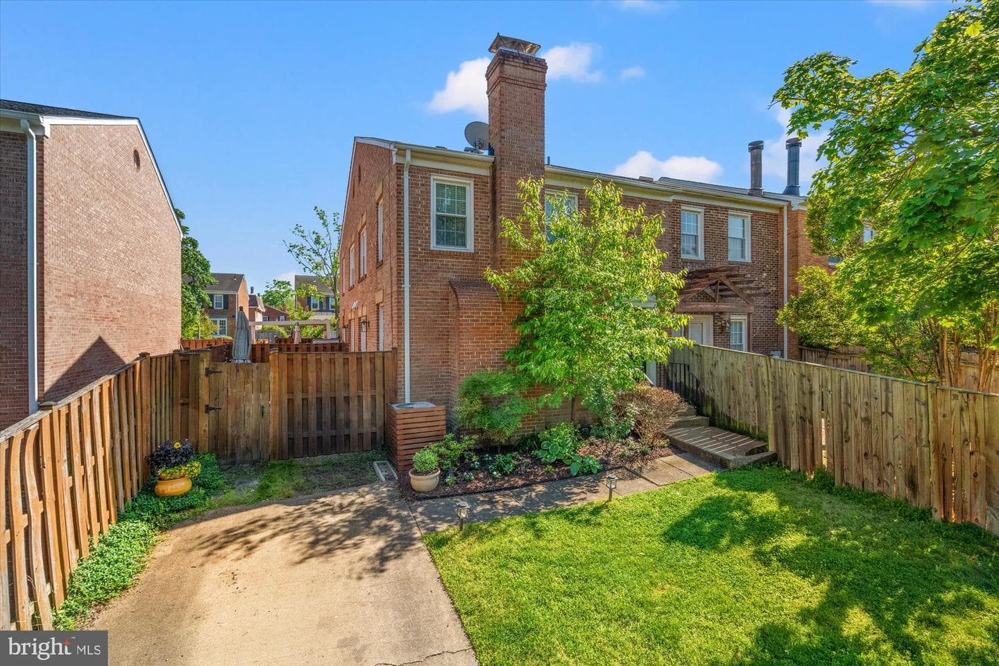 912 Bernard Street photo 26