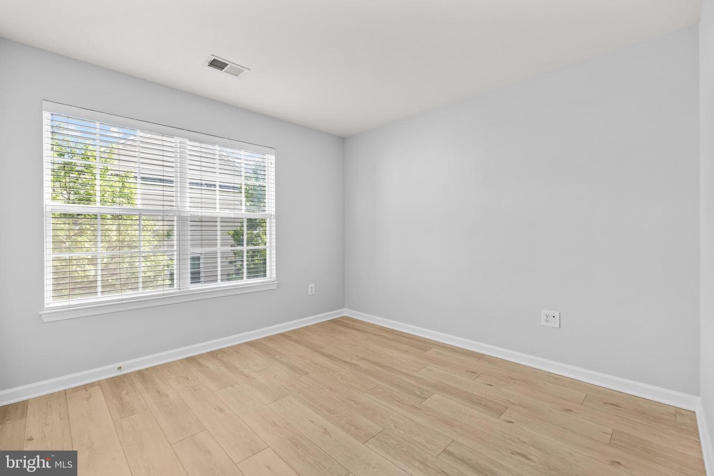 5071 Kilburn Street photo 43