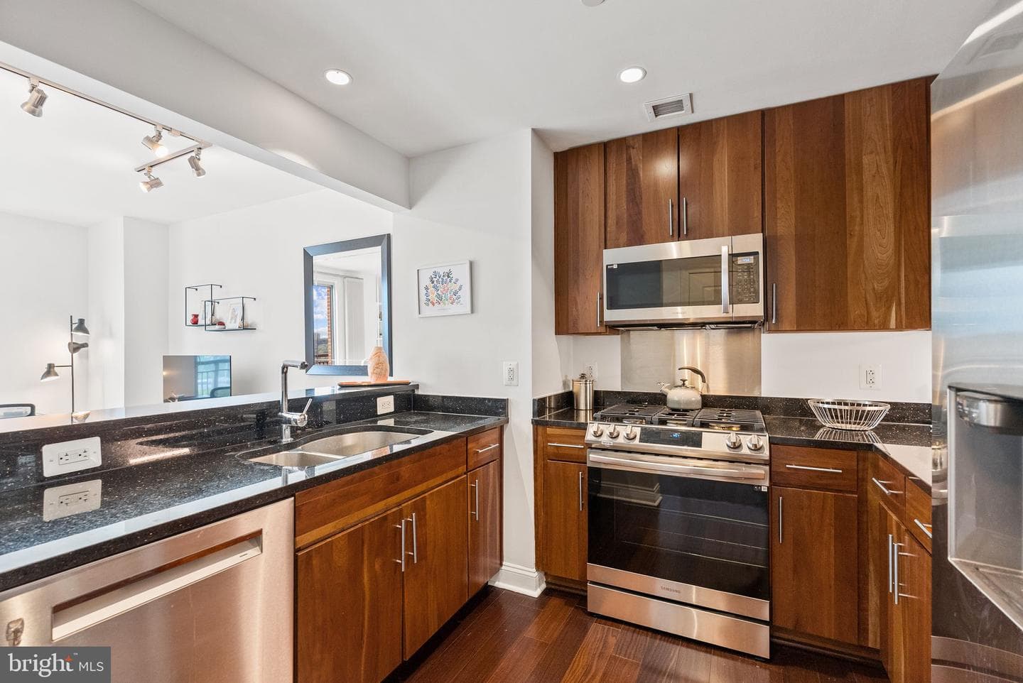 2050 Jamieson Avenue #1310 photo 5