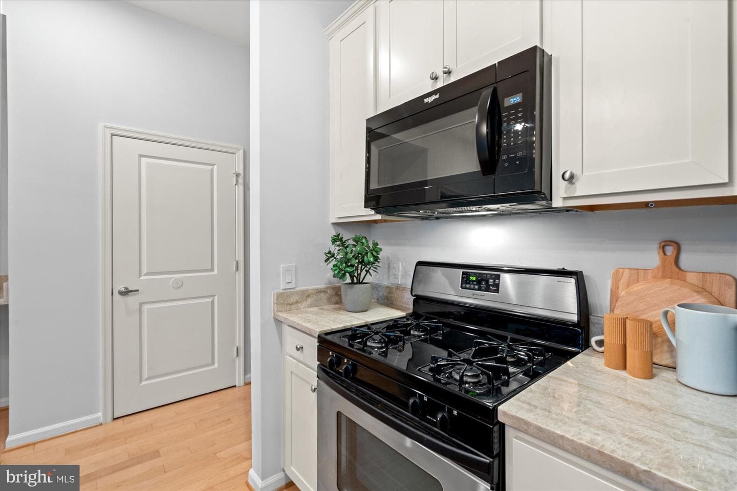 309 Holland Lane #320 photo 10