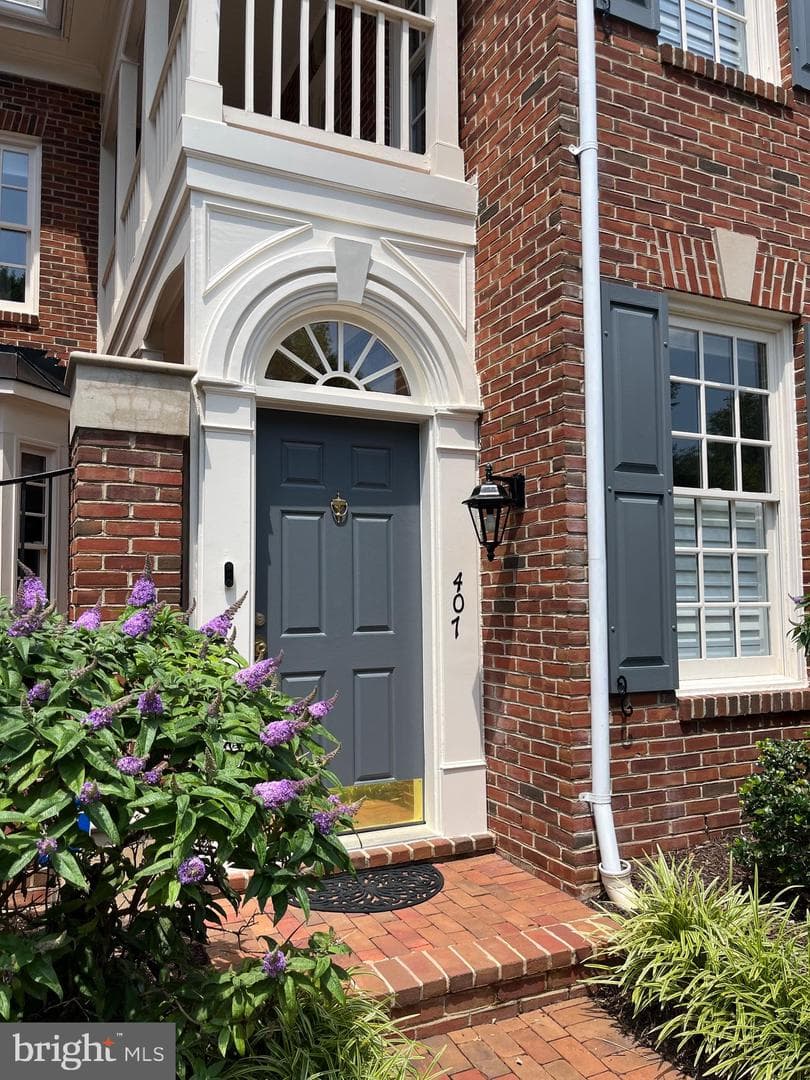 407 S Henry Street, Alexandria