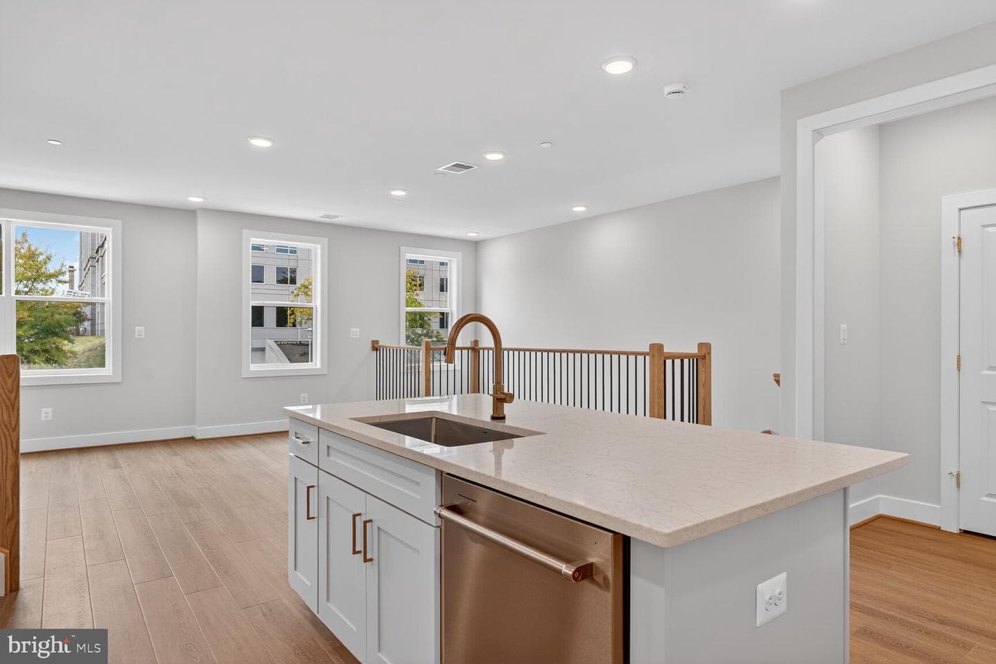 142 Pepperell Street photo 9