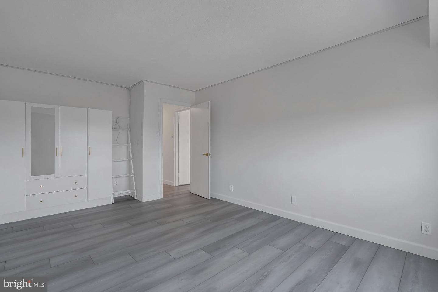 307 Yoakum Parkway #1722 photo 30