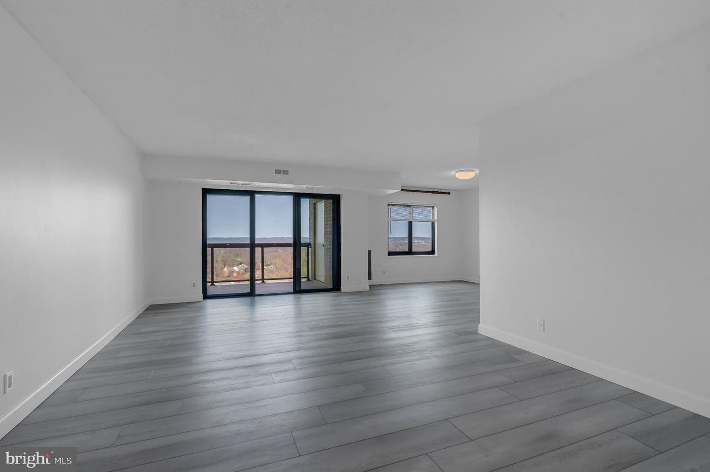 307 Yoakum Parkway #1722 photo 5