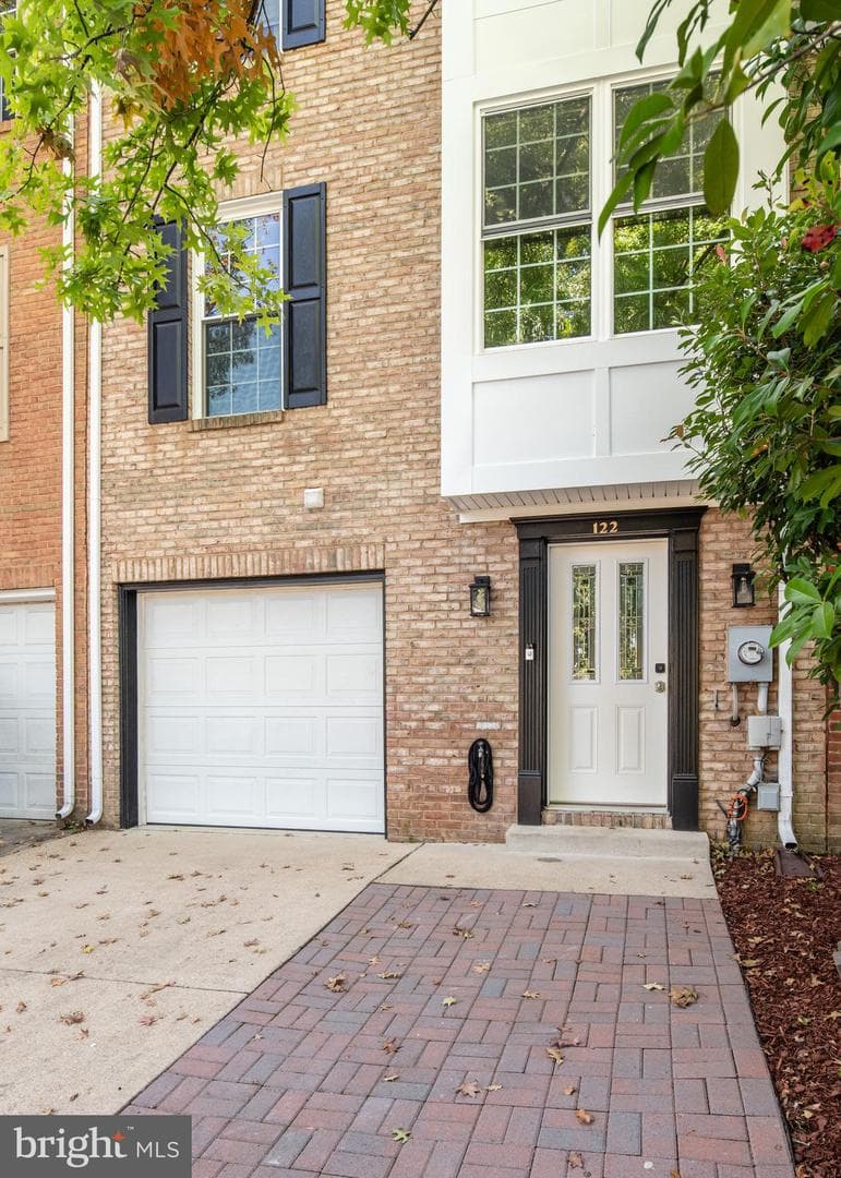 122 Sanborn Place photo 3