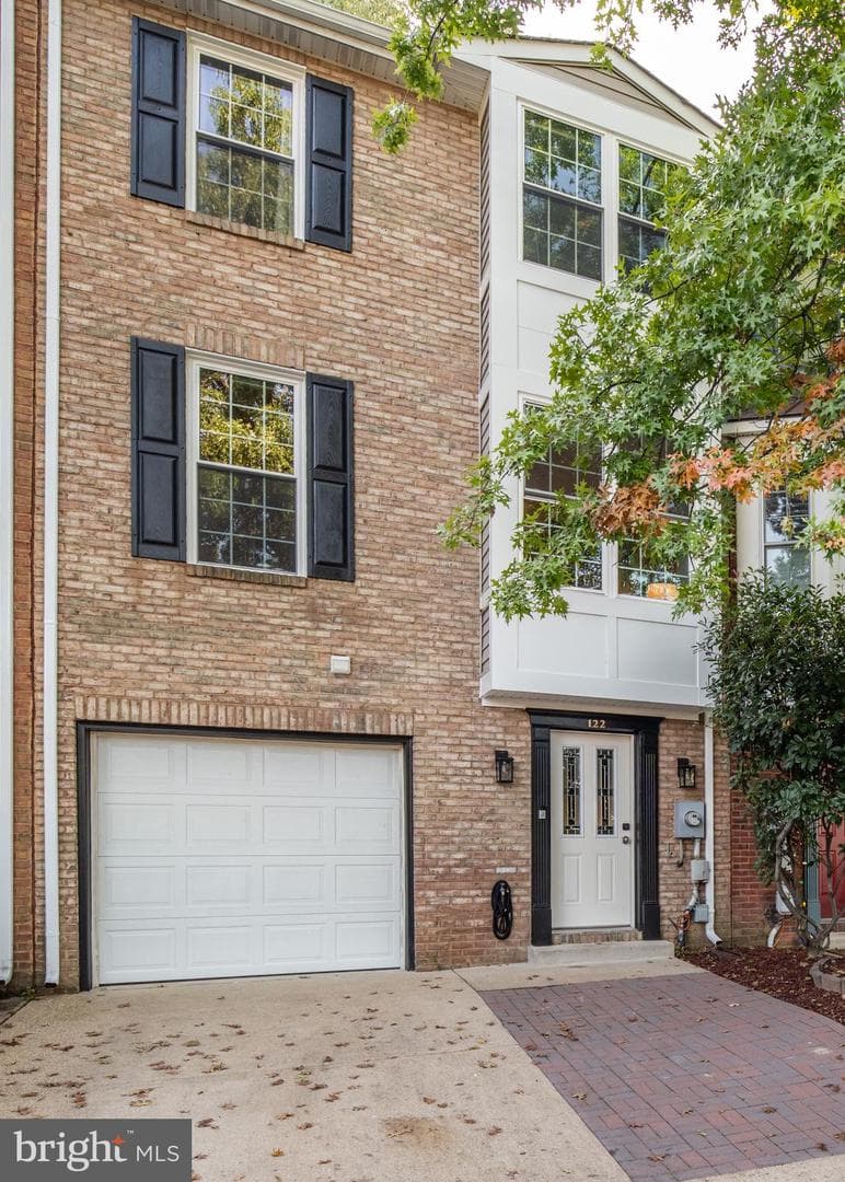 122 Sanborn Place photo 4