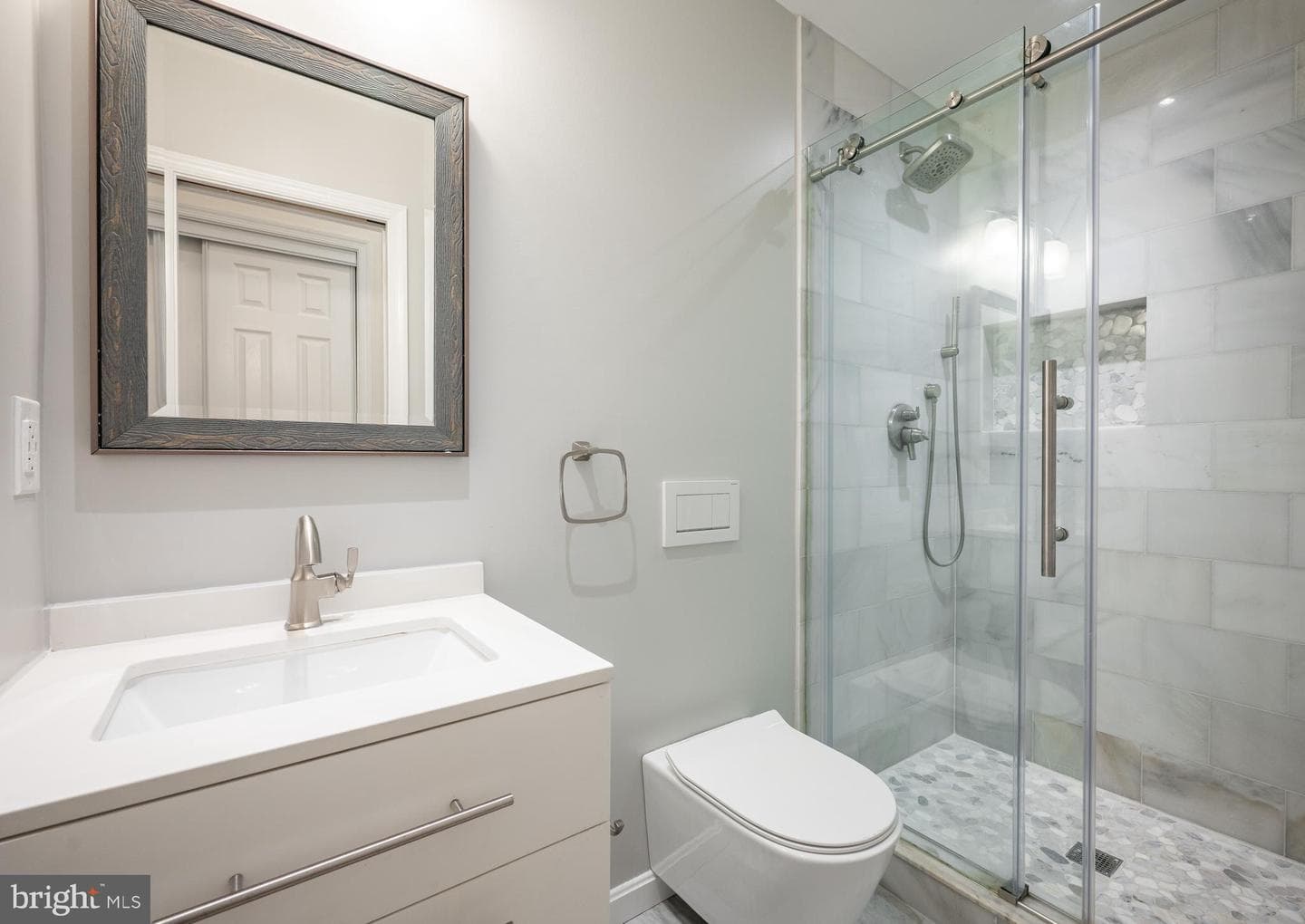 122 Sanborn Place photo 40