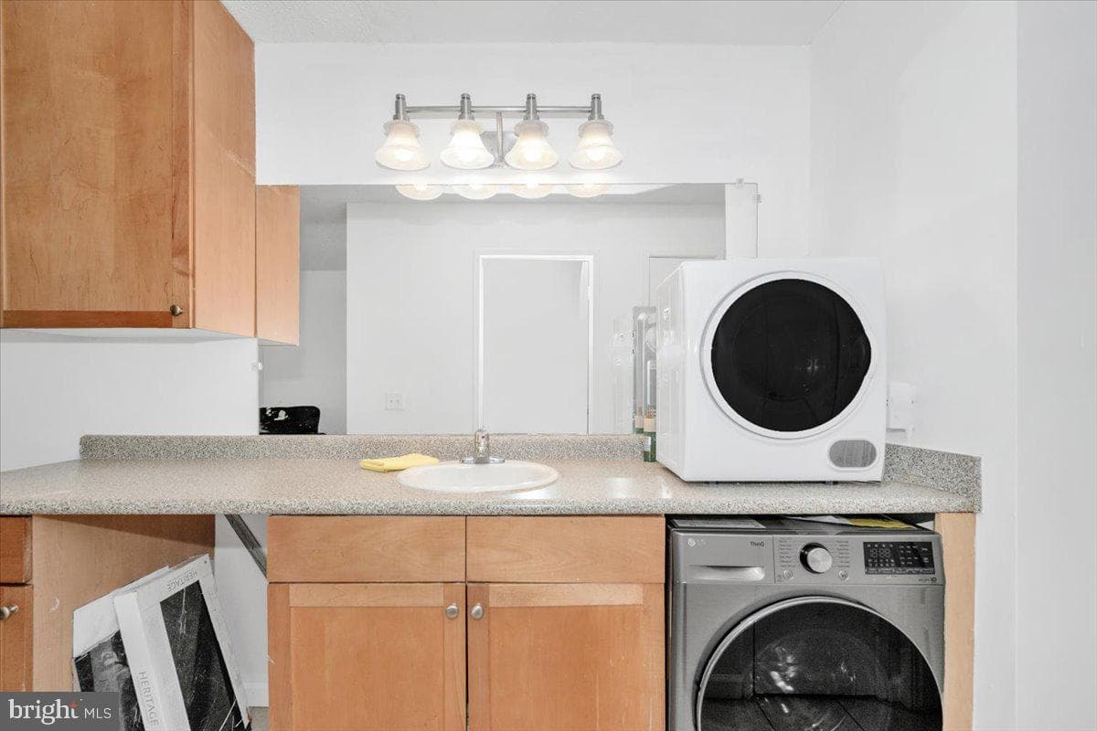 60 S Van Dorn St # 511 photo 43