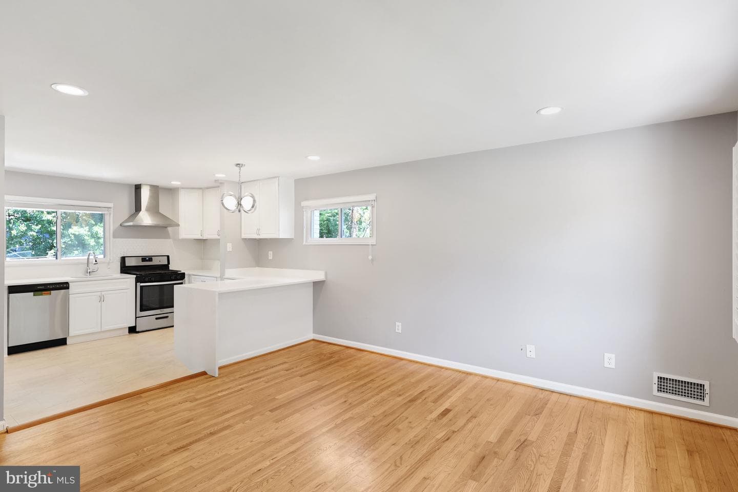 208 N Furman Street photo 6