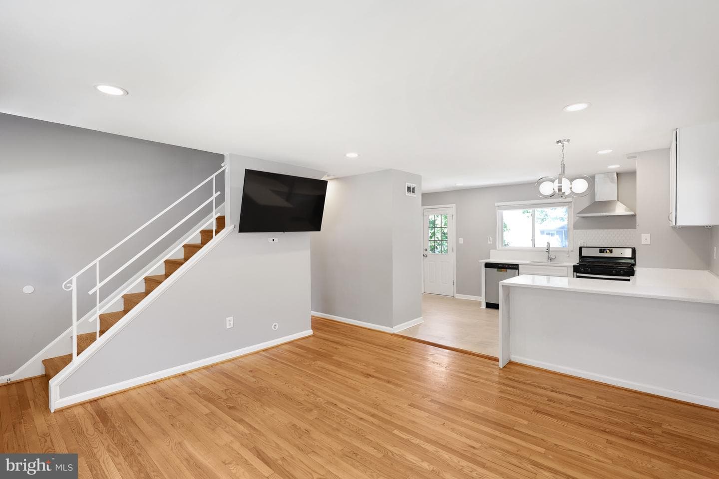 208 N Furman Street photo 8