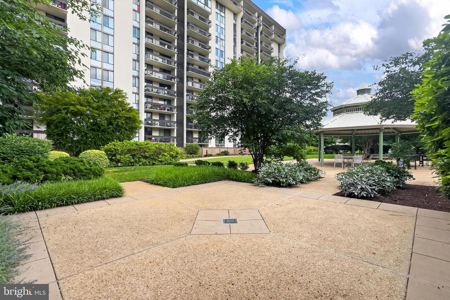 5300 Holmes Run Parkway #906 photo 45
