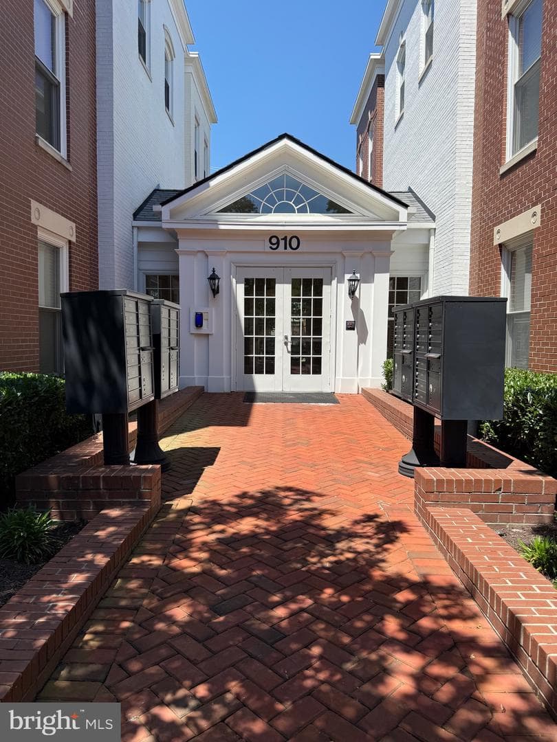 910 Powhatan Street #304s, Alexandria